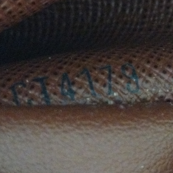 Louis Vuitton Monogram 6 Key Ring Case Wallet. Like New. Hardly Used. - Picture 5 of 6